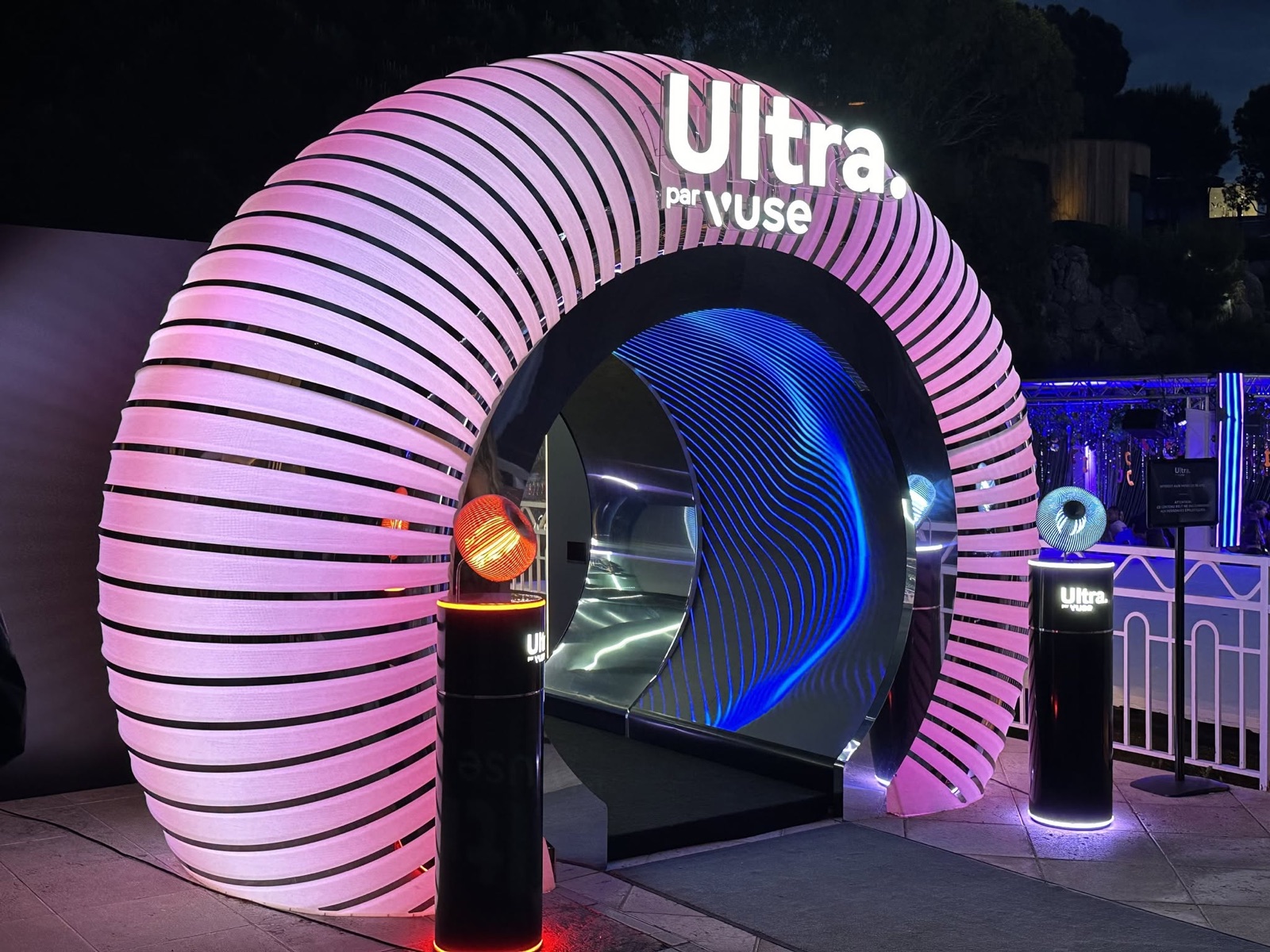 Structură + Ecrane LED Vuse pop-up store Monaco